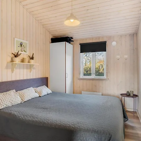 Beautiful With A Lovely View Of The Fjord And The Sea Feriehus *