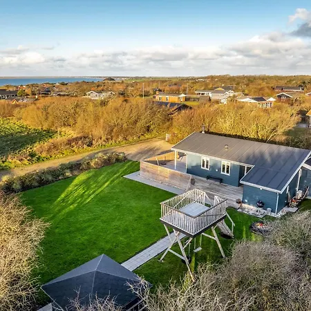 Beautiful With A Lovely View Of The Fjord And The Sea Feriehus