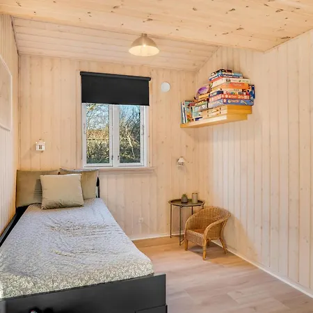 Beautiful With A Lovely View Of The Fjord And The Sea Feriehus *