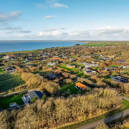 Beautiful With A Lovely View Of The Fjord And The Sea Feriehus *